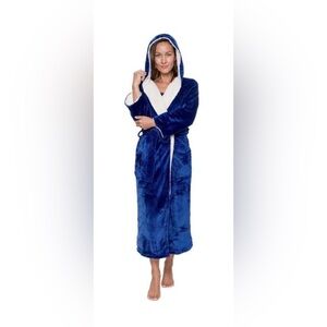 NEW Silver Lilly Women’s Sherpa Lined Plush Hooded Bathrobe - Blue (S/M)
